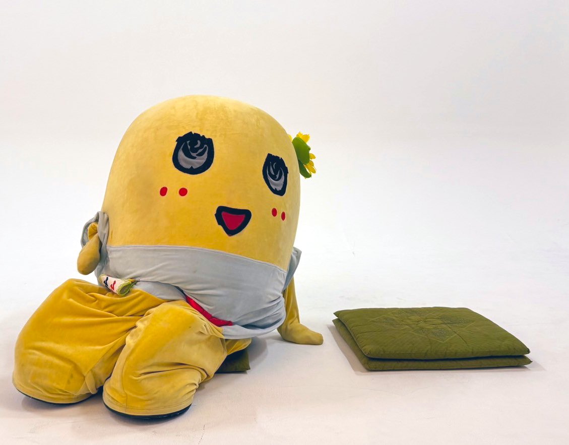 funassyi's tweet photo. お隣どうぞなっしー♪ヾ(。゜▽゜)ノまぁゆっくり茶でもしばきたおしましょなっしー

みんなー今日も一日お疲れ様なっしー♪
明日もいい事あります様に梨汁ブシャー:＊

もやちゃー https://t.co/XBX8WrY83T