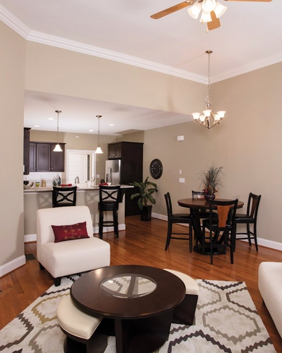 Super Bowl Sunday plans? 🏈🍻 Our spacious, open floorplans are perfect for hosting and watching the big game. Gather your friends, cheer on your team, and enjoy every play from the comfort of home!