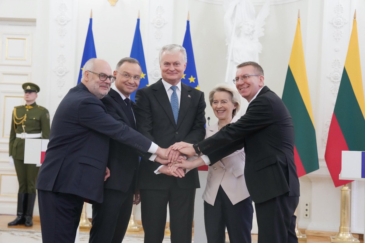 edgarsrinkevics's tweet image. Connected⚡️