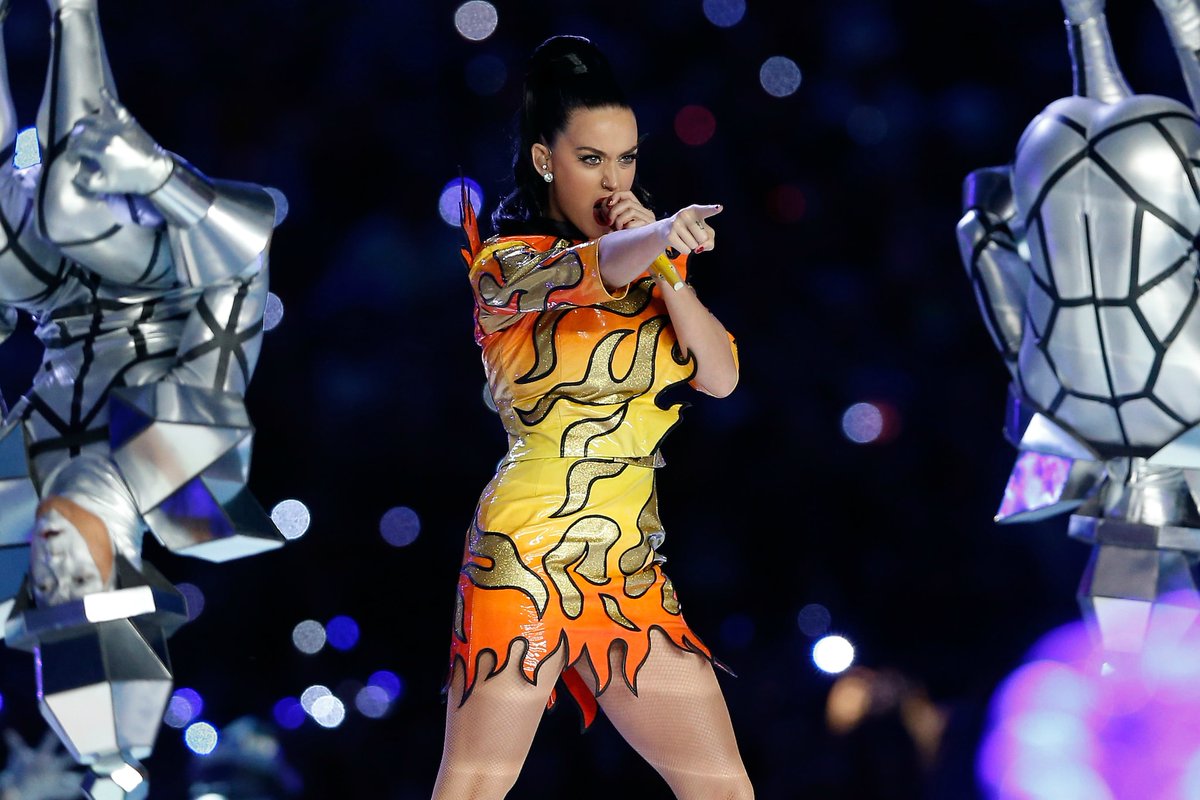 FentyStats's tweet photo. #SuperBowl Halftime Shows with the most viewership, according to @nielsen:

#1 Usher (2024) — 123.4 million
#2 Rihanna (2023) — 121.02 million
#3 Katy Perry (2015) — 121 million
#4 Lady Gaga (2017) — 117.5 million
#5 Coldplay (2016) — 115.5 million
#6 Bruno Mars (2014) — 115.3 million
#7 Madonna (2012) — 114 million
#8 Beyoncé (2013) — 110.8 million
#9 Black Eyed Peas (2011) — 110.2 million
#10 Justin Timberlake (2018) — 106.6 million