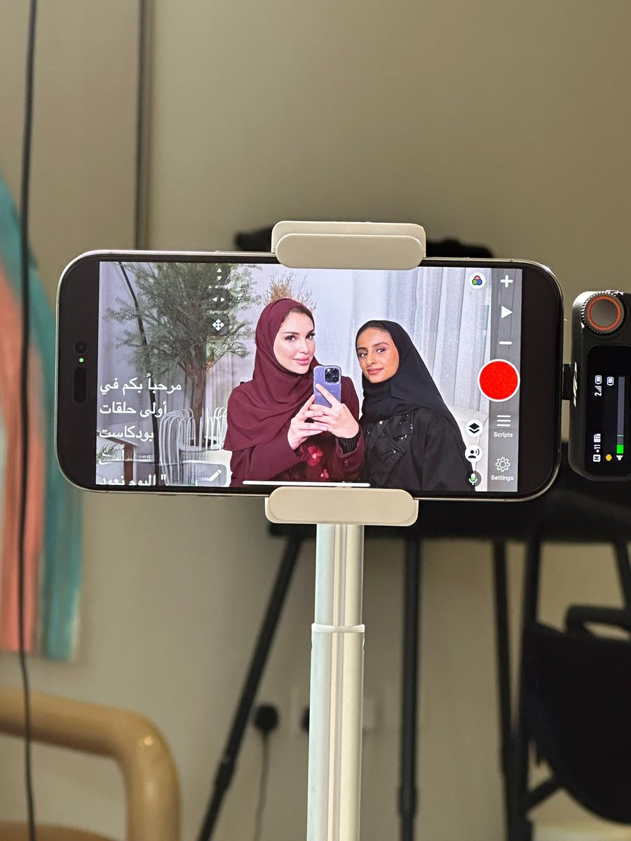 een646's tweet photo. بحمد الله، وصلنا اليوم إلى لحظة مميزة في رحلتنا الجامعية، حيث أنهينا مناقشة مشروع تخرجنا احتفاءً بمرور 50 عامًا على تأسيس كلية الإعلام والاتصال @CMCimamu 

كانت تجربة مليئة بالشغف والتحديات تعلمنا فيها الكثير
اليوم نطوي صفحة لكن يبقى الأثر والطموح مستمر لما هو قادم بإذن الله ! https://t.co/qgHHUjtLbv