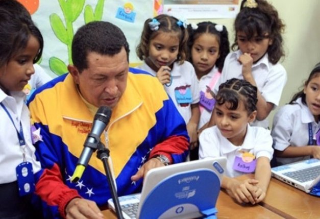 En  <a href="/Fundabit_/">FundabitOficial</a>  honramos el legado del Comandante Hugo Chávez al cumplir 24 años promoviendo el uso en la gestión educativa de las TICL como herramientas para el aprendizaje, crecimiento y desarrollo en niñas, niños y jóvenes de nuestra patria grande. #Fundabit24Años