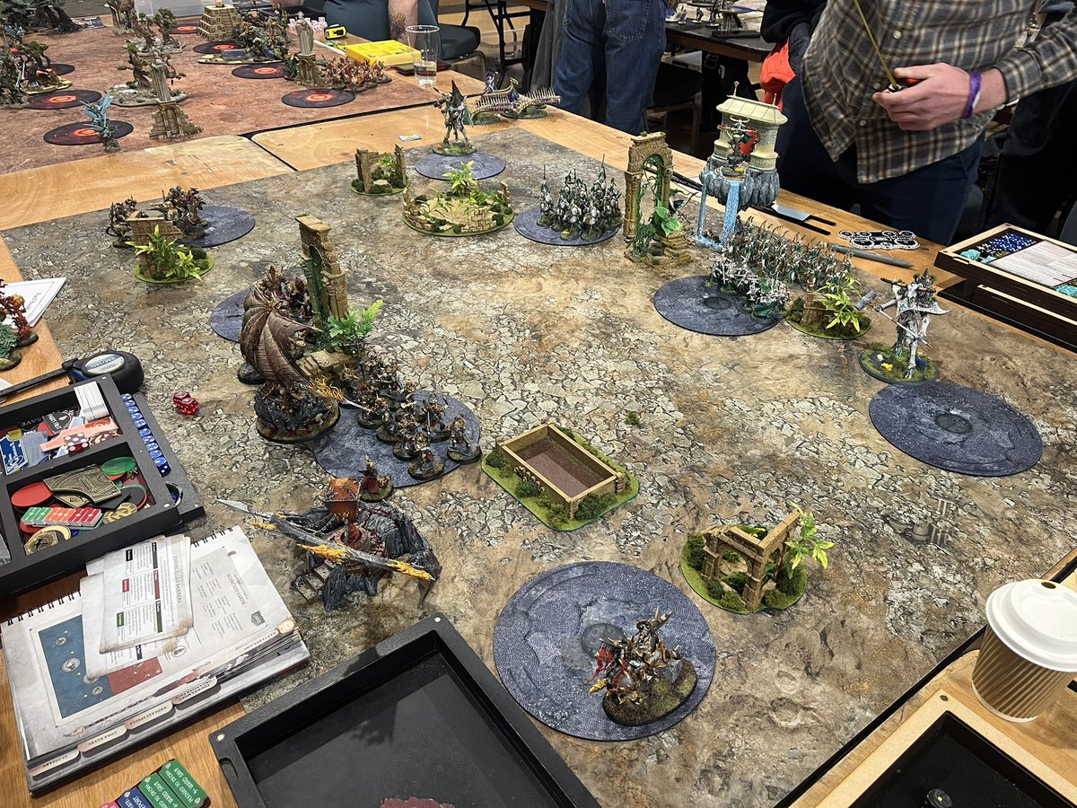 Table 3 Slaves to Darkness vs Lumineth Realmlords.