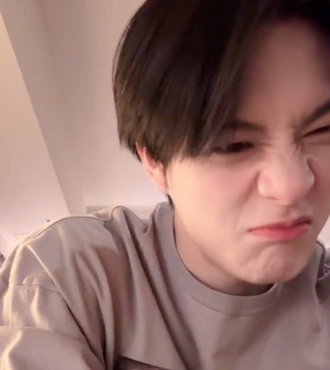 gmybp23's tweet photo. เดี๋ยวแม่เหมาไอติมให้                แต่รอถูกหวยก่อน https://t.co/PGL0Ohg5n2