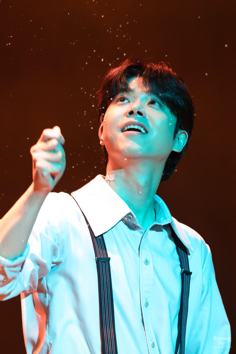 Ryeong_pic's tweet photo. 240209 밤공
고스트 베이커리 스페셜 커튼콜데이 

🎼 불란서 레코드

유령 | #전성우 배우님 https://t.co/qjsim0k2vr