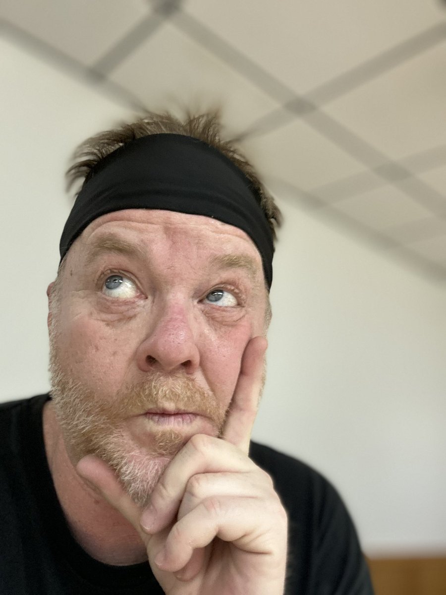 fishmornings's tweet image. Doesn’t matter what you do on your Saturday night. You get up and you do the thing   Loving my little Racquetball buddies.   Yet another nerdy photo. 

Reflecting on my night face.   lol 

#GinjaNinja