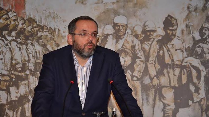 🗣️Prof. Dr. Erhan Afyoncu: 

"Dünyanın farklı yerlerinde varlıklarını devam ettirme şansı kalmayan Türkleri, Türkiye'ye getirmeliyiz. Çin'deki Uygur Türkleri gibi.

Türkiye, Türklerden göç almak zorunda."