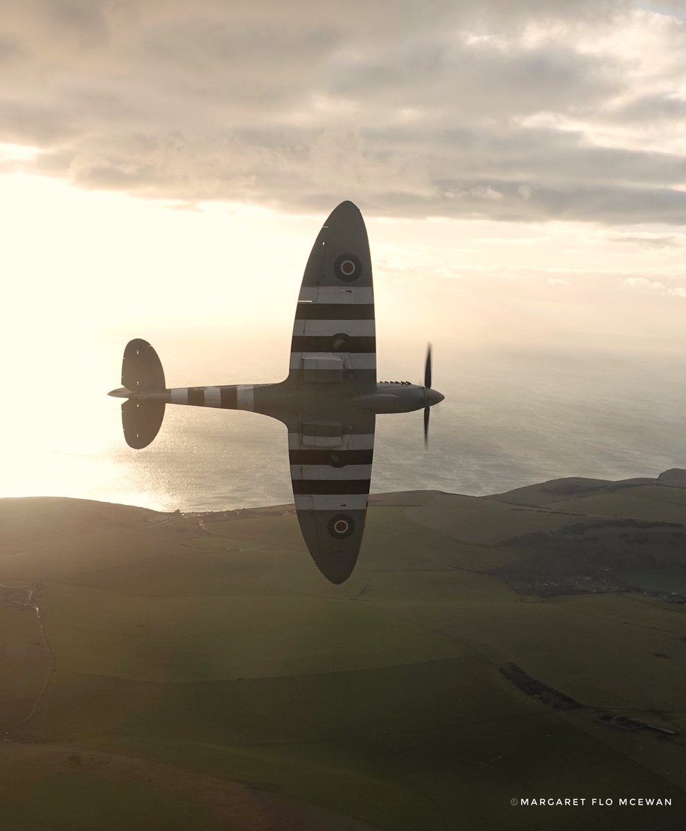 SealandDuchess's tweet photo. BREAK! #spitfire #avation #warbird #elipticalwing #invasionstripes #ww2 #avgeek #airtoair @SpitfireBigginH #sussex #beachyhead #twoseatspitfire #merlinengine https://t.co/MkZe7soJQU