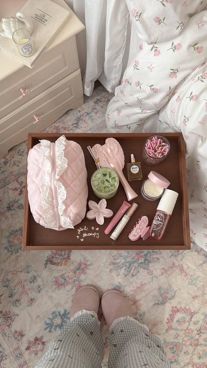 b24yx's tweet photo. A girl with big goals 🍵🧸🎀 https://t.co/sm2JpxlytO