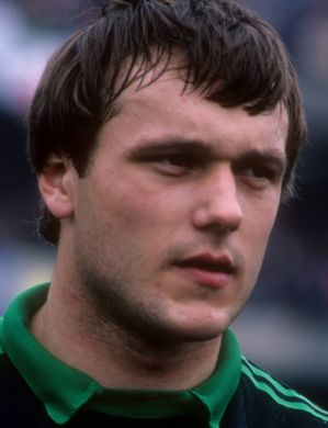 BillyBondsStand's tweet photo. Ludek Miklosko signed for West Ham on this day 1990. Legend Ludo went on to play 374 games 'in goal for West Ham'. Ludo is now fighting cancer and all West Ham fans are with you 'Big Boy' ⚒️ https://t.co/QjpnpM0nPh