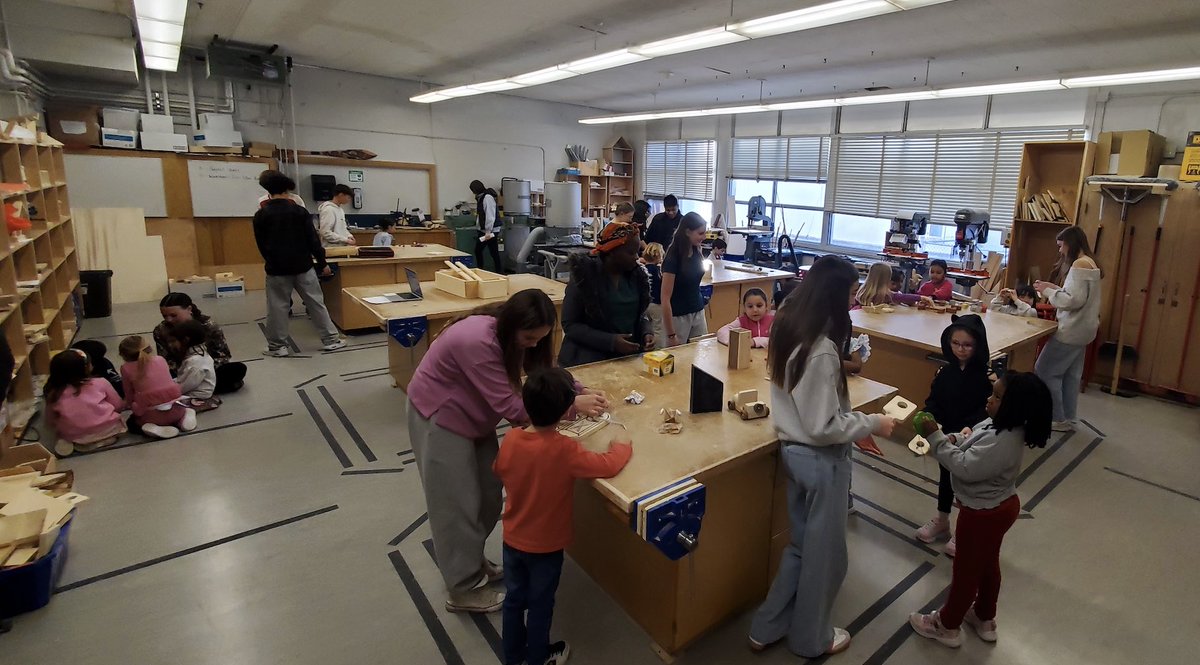 Elboya School (@elboyacbe) on Twitter photo Gr. 9 students in Construction built toys for their kindergarten buddies. They were happy testing them together. Nos maternelles apprécions les jouets construis par leur grands amis. #wearecbe <a href="/yyCBEdu/">Calgary Board of Education</a> Gr. 9 students in Construction built toys for their kindergarten buddies. They were happy testing them together. Nos maternelles apprécions les jouets construis par leur grands amis. #wearecbe <a href="/yyCBEdu/">Calgary Board of Education</a>