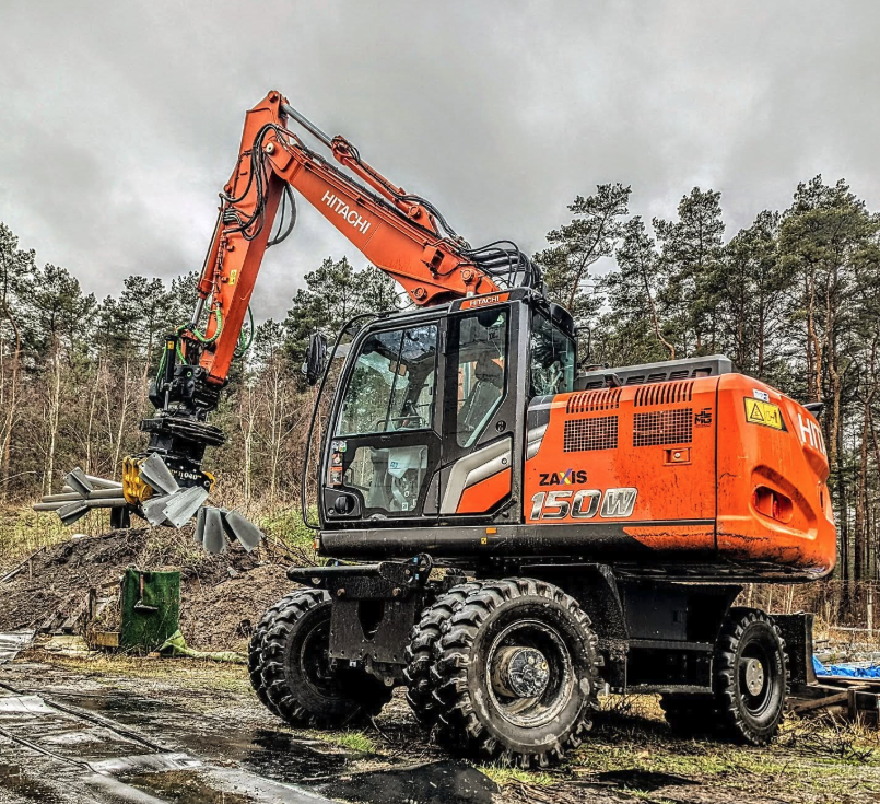 スキー masakichi We love this Hitachi ZX150W-7 shot from Lorenz (digger_passion on