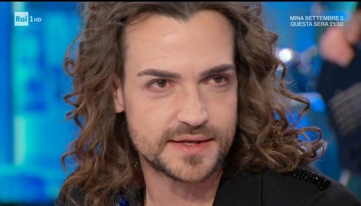 Lui si commuove pensando al suo fantastico papà e noi lo seguiamo a ruota 😔😢 #valerioscanu #DomenicaIn
