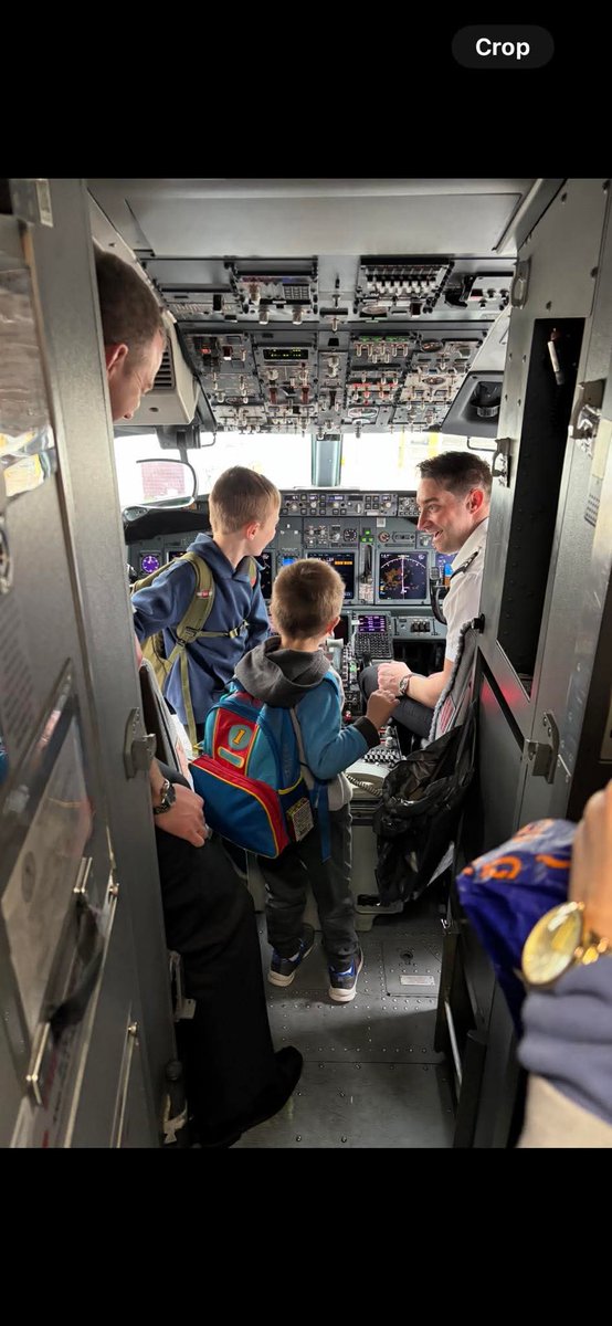 Student_Actuary's tweet photo. Our trip yesterday started off great with our flight on @AmericanAir. What amazing pilots they made my boys day! https://t.co/U8O5ZCXljS