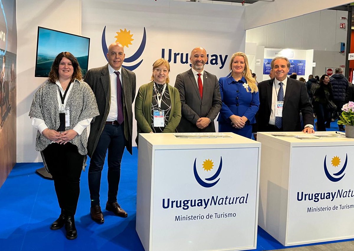 El Ministro <a href="/DrESanguinetti/">Eduardo G Sanguinetti</a> y el Subsecretario <a href="/MonzeglioRemo/">Remo Monzeglio</a> participan en la apertura de la Feria BIT Milano en el Stand de <a href="/Uruguay_Natural/">Uruguay Natural</a>, acompañados por la Cónsul General de Uruguay en Milán, Dra. Verónica Crego.