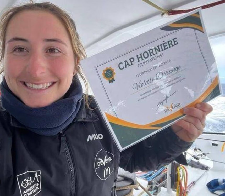 Thierry Fréret (@thierryfreret) on Twitter photo ⛵ C'est l'une des héroïnes du <a href="/VendeeGlobe/">Vendée Globe</a> . Elle est arrivée aujourd'hui en 25e position après 90 jours en solitaire autour du monde. Espérons que les 📺 et les 📻 auront la bonne idée d'inviter <a href="/VioletteDorange/">Violette Dorange</a> (23 ans) parce qu'elle au moins envoie de la joie et du rêve ! ⛵ C'est l'une des héroïnes du <a href="/VendeeGlobe/">Vendée Globe</a> . Elle est arrivée aujourd'hui en 25e position après 90 jours en solitaire autour du monde. Espérons que les 📺 et les 📻 auront la bonne idée d'inviter <a href="/VioletteDorange/">Violette Dorange</a> (23 ans) parce qu'elle au moins envoie de la joie et du rêve !
