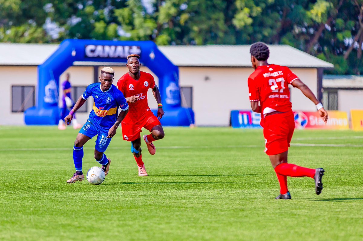 rayon_sports's tweet photo. #RPL #RAYMFC #ROAD2GLORY
Musanze FC equalizes just seconds before halftime.
Rayon Sports 1-1 Musanze FC https://t.co/xILqnOM1HR