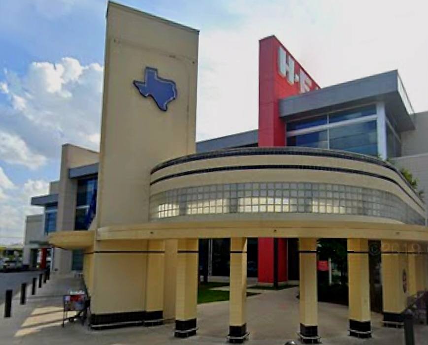 SouthsideSATX's tweet photo. Grand opening of the HEB at 1601 Nogalitos St. in April of 1945. Photos by San Antonio Then and Now. #LiveFromTheSouthside #SanAntonio https://t.co/ZQqngdxQoO
