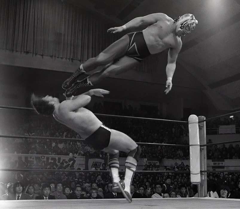 allan_cheapshot's tweet photo. Tiger Mask vs. Bret Hart https://t.co/yE2uhFoXDm