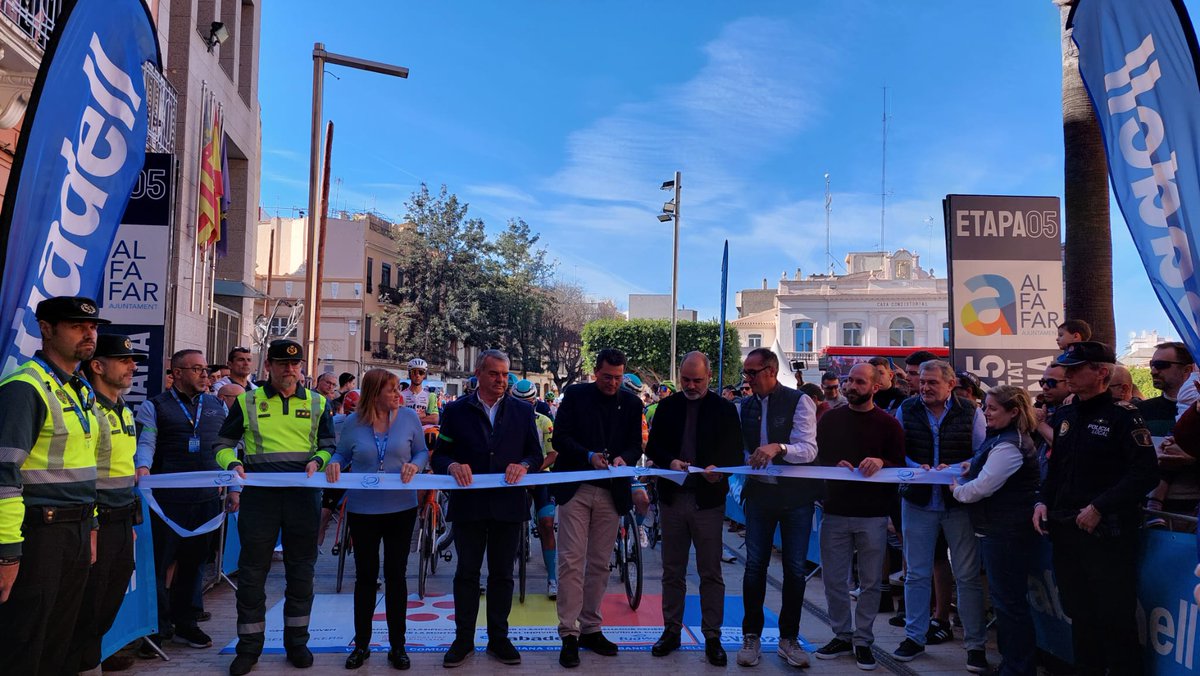 BancoSabadell's tweet image. #Alfafar, localidad afectada de lleno por la #DANA, acoge la salida de esta última etapa de la @VueltaCV GP @BancoSabadell que concluirá en #Valencia.
Hoy sabremos quién se llevará el disputado triunfo de esta #VCV2025. ¡Emoción asegurada!
#RideForValencia #CiclismoMediterráneo