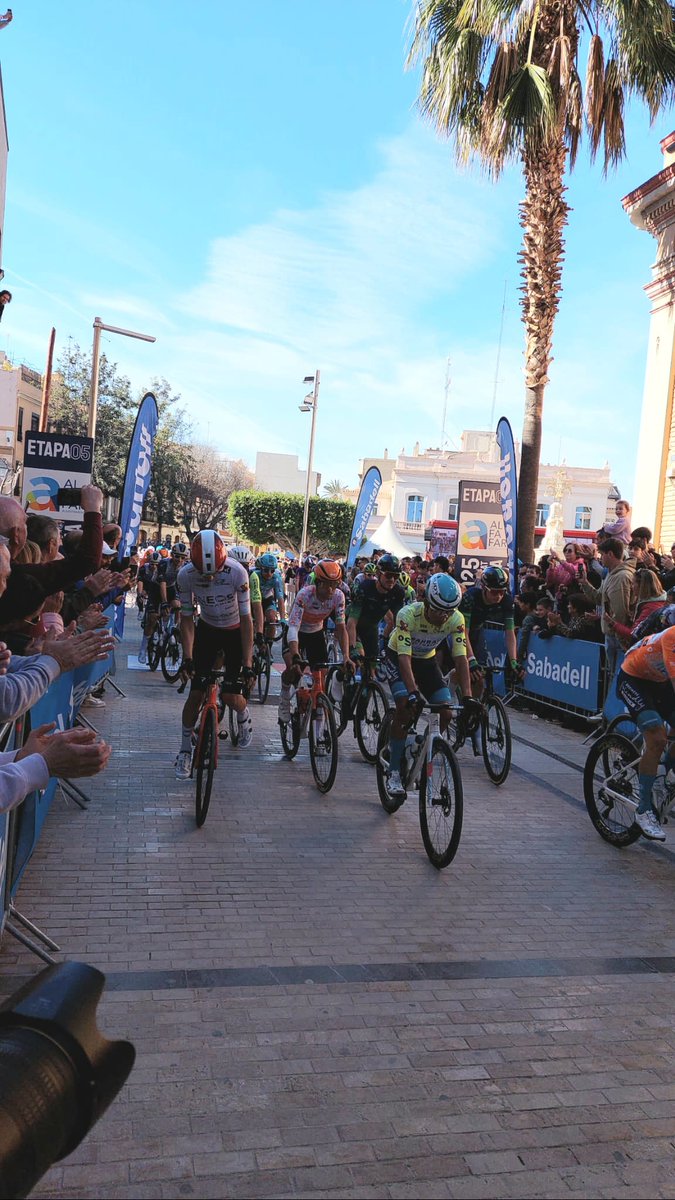 BancoSabadell's tweet image. #Alfafar, localidad afectada de lleno por la #DANA, acoge la salida de esta última etapa de la @VueltaCV GP @BancoSabadell que concluirá en #Valencia.
Hoy sabremos quién se llevará el disputado triunfo de esta #VCV2025. ¡Emoción asegurada!
#RideForValencia #CiclismoMediterráneo