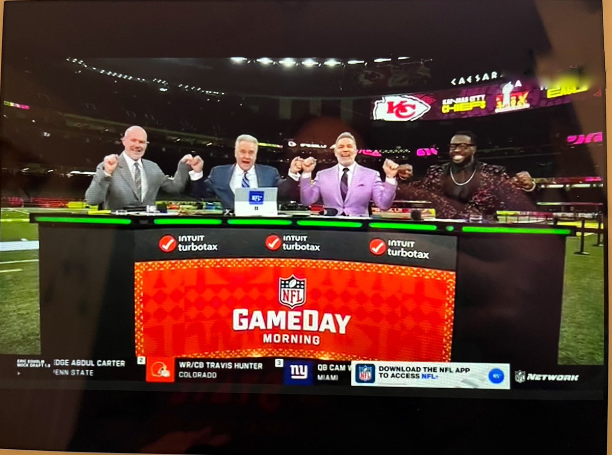 GraceBandPics's tweet photo. Super Bowl Sunday starts here! 🤜🏻🤛🏻 @NFLGameDay #SuperBowlLIX https://t.co/XSBIuriIU6