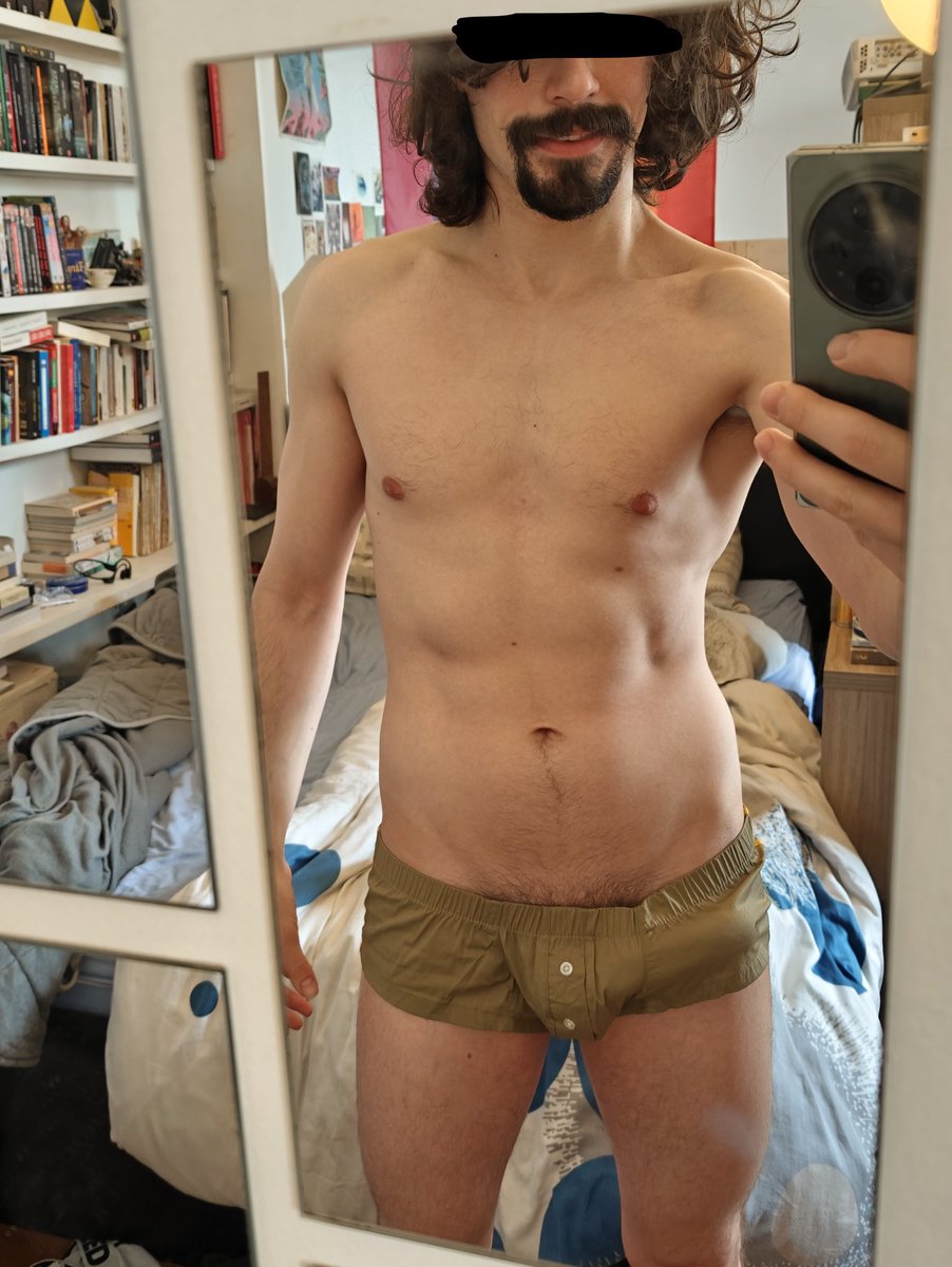 Ce matin, 
Mon nouveau caleçon a dû mal tenir toute mon excitation 🥵
<a href="/seobeanofficial/">SEOBEANofficial</a> 
#underwear #boxer #boy #gay