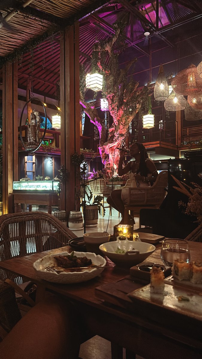 Locked the F in or fine dining with a 10/10

No in-between.