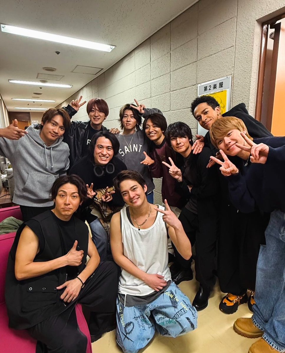 _kymn23's tweet photo. バンバン幻パートから始まってfunkyメンバー集まって歌って踊ってるだけでも感動なのに、今は俳優部で活躍してる今江くんがまたこのメンバーの中で楽しそうにパフォーマンスしてるとこ見てただただ大号泣。
#Funky8 https://t.co/ubjR0KHUiO