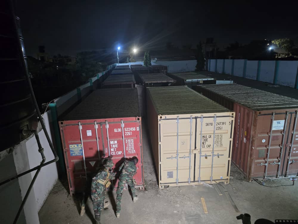 utvghana's tweet photo. National Security has seized an unspecified amount of U.S. dollars and Ghana cedis, including counterfeit notes, hidden in twelve 20-foot shipping containers.

The containers were traced to a warehouse in Sapeiman, Ga South Municipality, where officers found bundles of U.S. dollars concealed in wooden boxes filled with cement. More cash was hidden behind plywood barriers and sealed with charcoal.

Two containers are still missing, but security trackers are in pursuit. A manhunt is underway for four suspects, including a ringleader known as Alhaji.

Authorities also discovered suspected gold bars, counterfeit cedi notes in 50 and 100 denominations, and fake Ghana Army uniforms and boots.

#UTVGhana