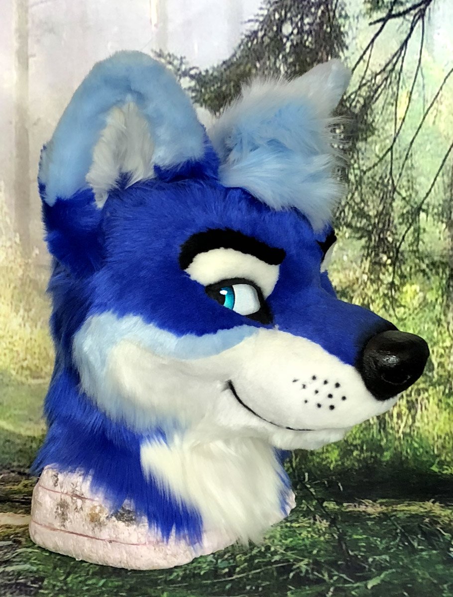 Guess what? I’m parting with my Onefurall fursuit! 😱 Used only 5 times, and it’s still in perfect condition. Auction drops soon! With NordicFuzzCon just 2 weeks away, I can even deliver it straight to the con! 🚀🦊 Stay tuned! #FursuitForSale #NordicFuzzCon