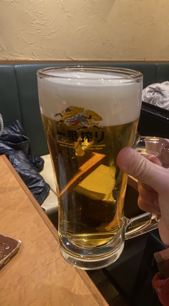 flatfloor's tweet photo. いつもイベント終わりに飲み過ぎてグダグダになって帰るのが常になっていたんですが、今日は程々に飲んで真っ当に帰路についているので人間としての成長を感じてます（笑）
個人的にイベント本編と同等以上に楽しい時間なので名残惜しさに負けずに終電前に帰れてるのは歴史に残る偉業！ https://t.co/Ua3ucDdYDl