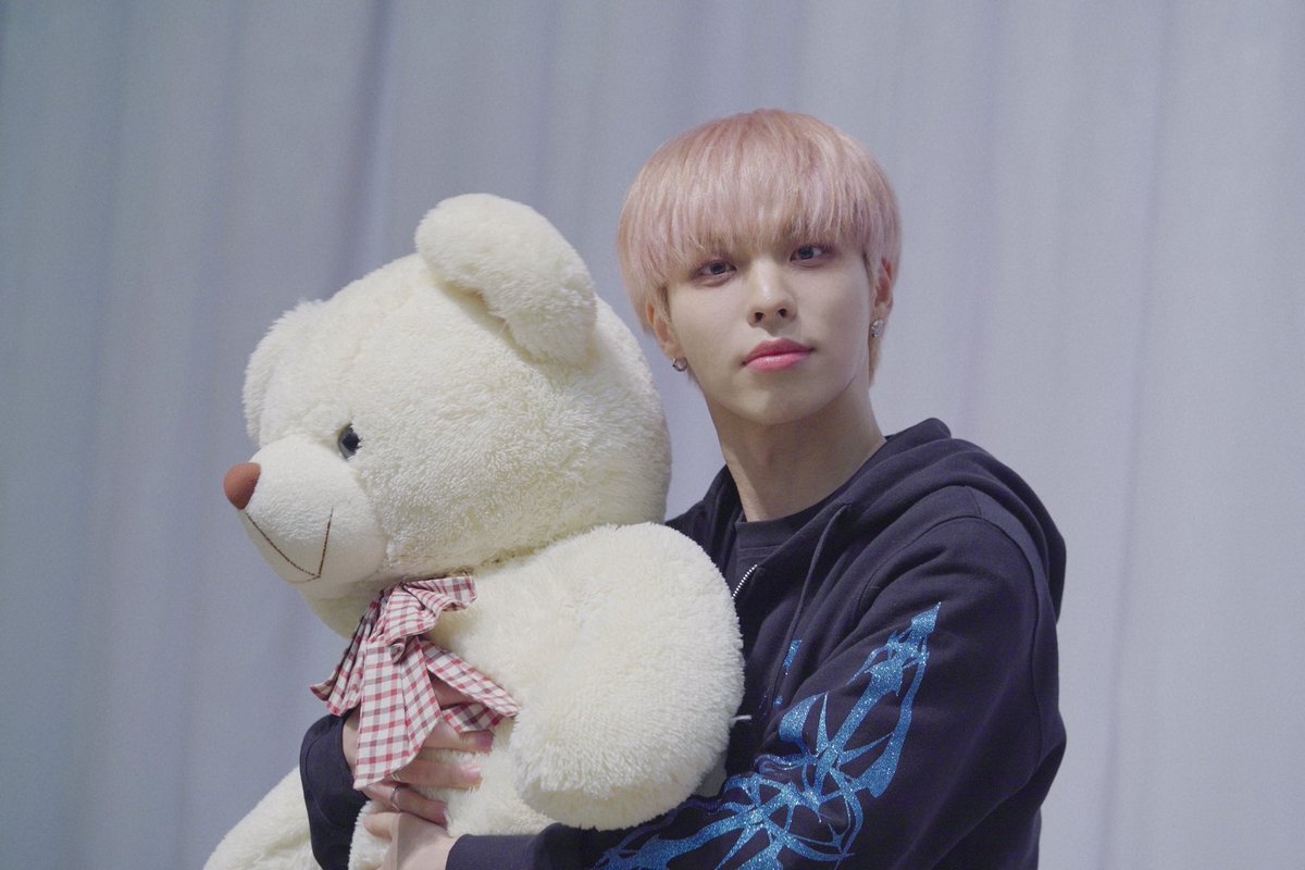 piece_of_BX's tweet photo. 💙250209
THUNDER FEVER 팬사인회 CIX BX

곤됴디🧸💙

#CIX #BX #BYOUNGGON #비엑스 #병곤 #이병곤 https://t.co/8AZSgKbJBL