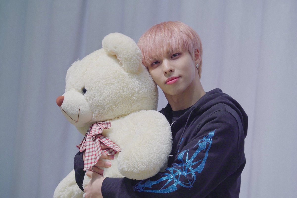 piece_of_BX's tweet photo. 💙250209
THUNDER FEVER 팬사인회 CIX BX

곤됴디🧸💙

#CIX #BX #BYOUNGGON #비엑스 #병곤 #이병곤 https://t.co/8AZSgKbJBL