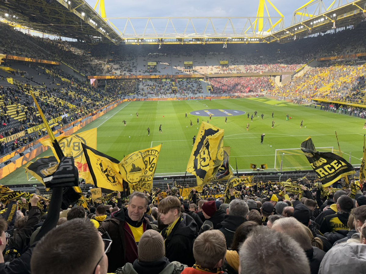 Nach langer Zeit mal kein Sieg, trotz Stadionbesuch… 🤔

Vielleicht wäre eine Saison, ohne Championsleague, zur Selbstreinigung mal ganz gut. #bvb