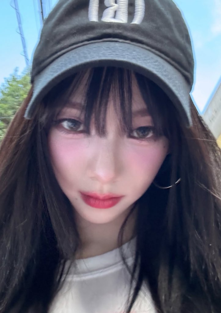 hourly karina tweet media