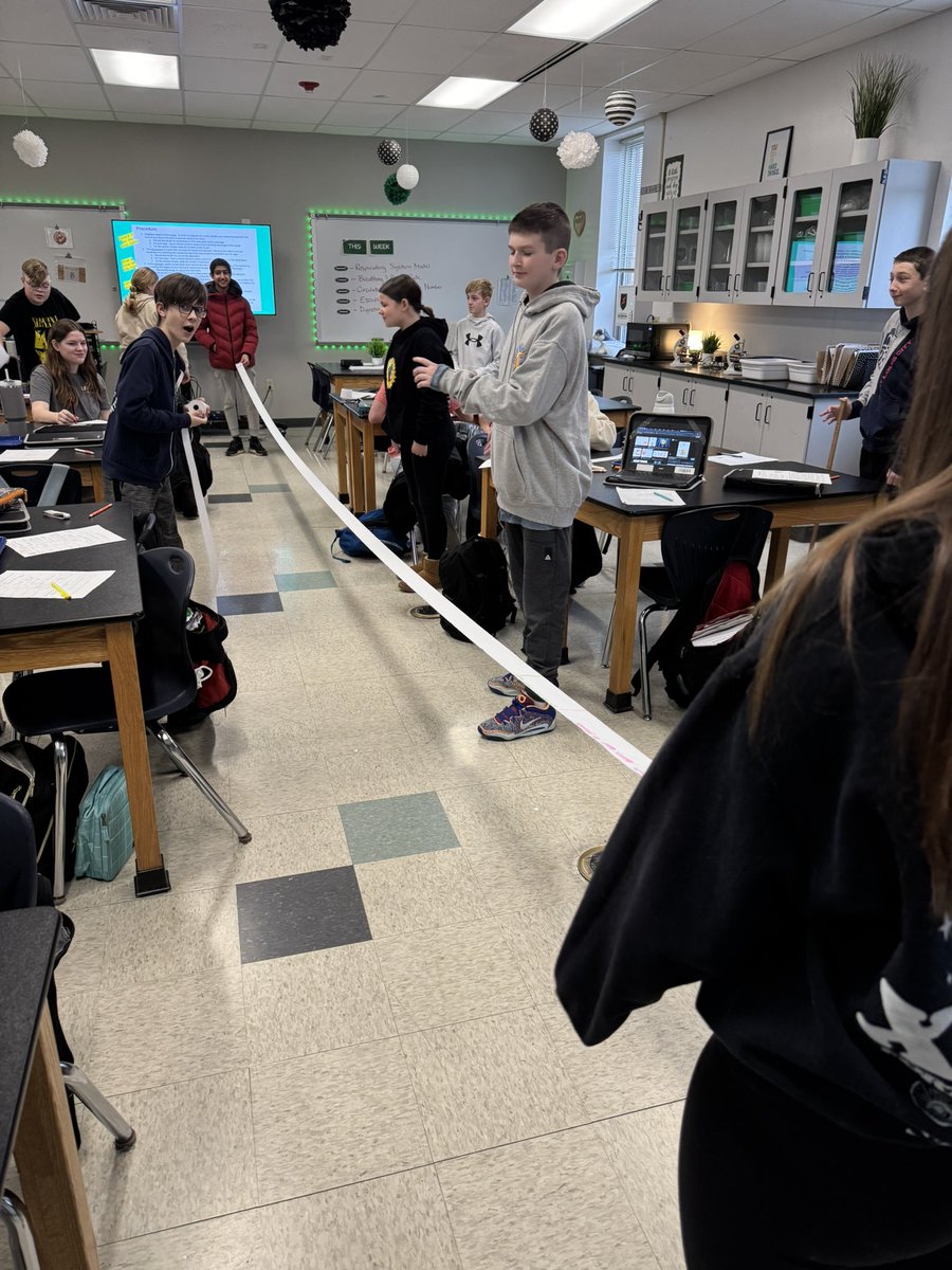 MannerClass's tweet image. We did the math and figured out exactly how long each of the organs are in our digestive system. We put that together and came up with roughly 30 feet! Our bodies are incredible! @WSMSwolves #WeAreWentzville
