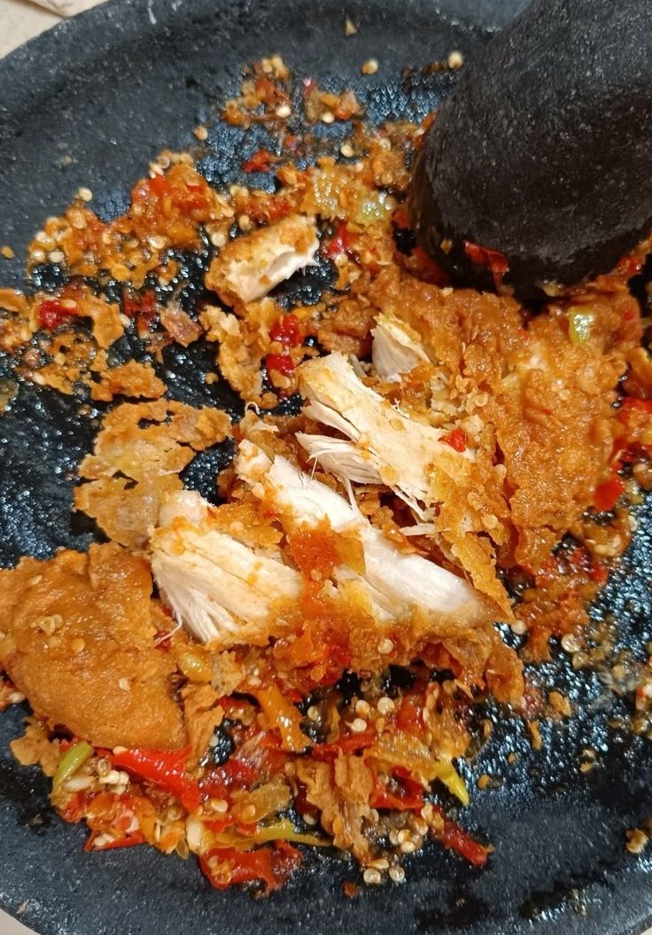 warrenderyan's tweet image. ayam geprek chef pica gak ada tandingan @davisgiordan 🤤