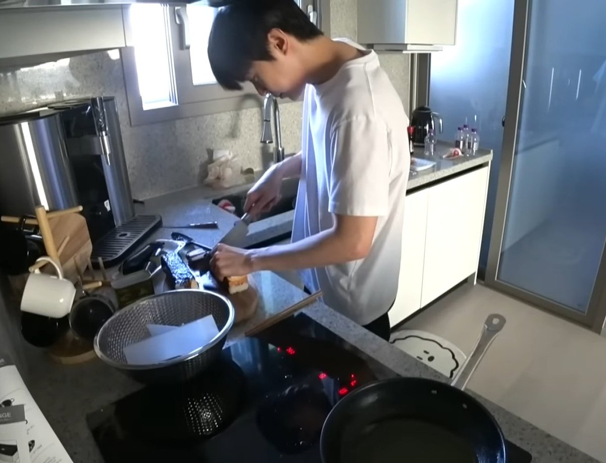 warrenderyan's tweet image. ayam geprek chef pica gak ada tandingan @davisgiordan 🤤