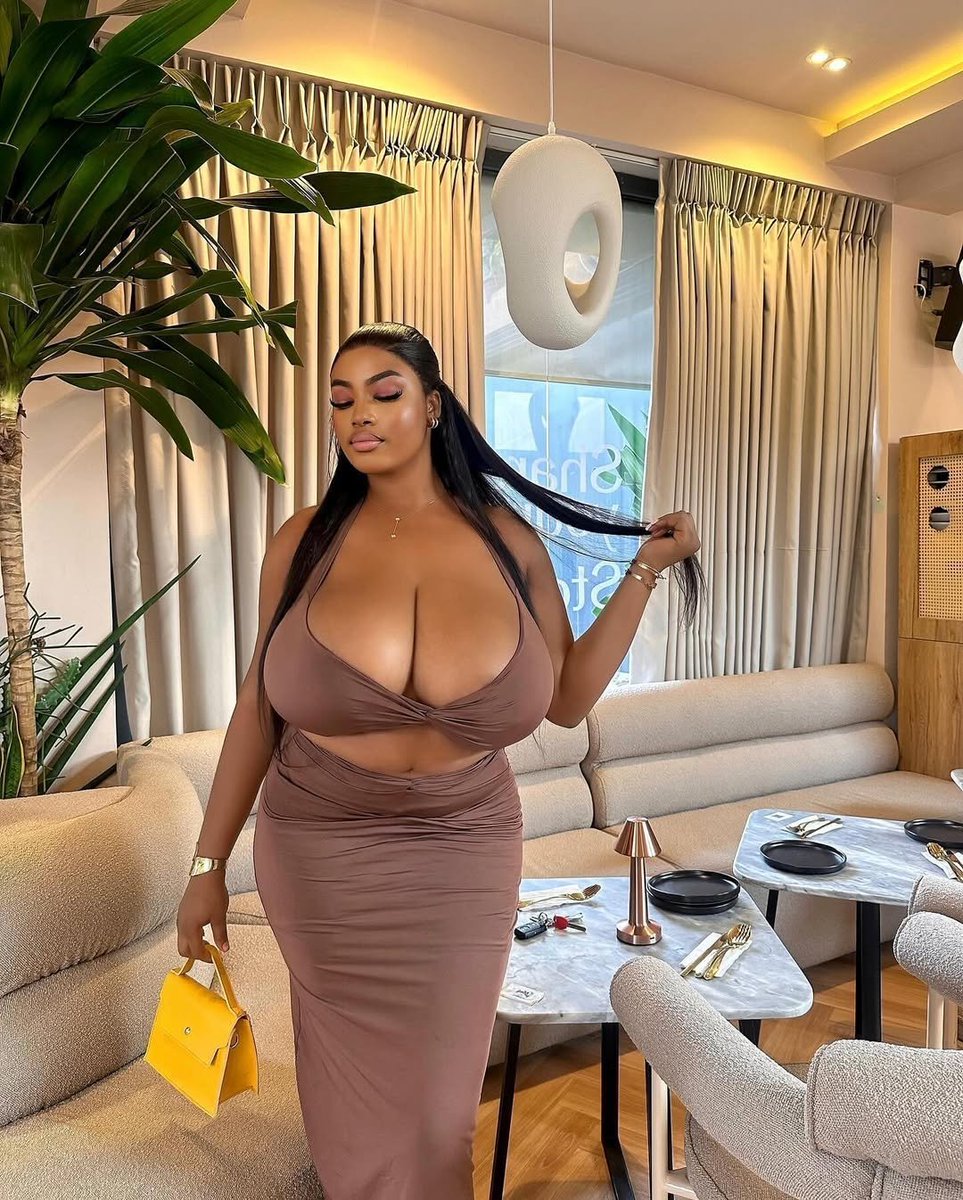 🇳🇬Mi Mi🇳🇬
めちゃくちゃいいからだ。
Gorgeous body.

★Twitter
<a href="/MIMI_4207/">Mi Mi</a>