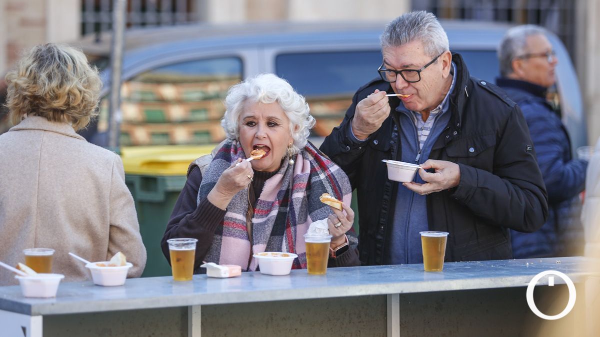 cordopolis_es's tweet image. El Carnaval calienta coplas en la ‘Salmorejá’ dozz.es/hzk6d