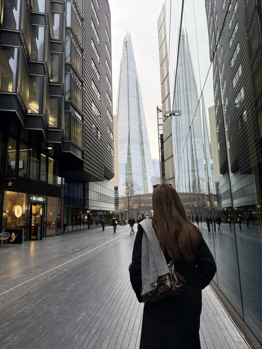 CeCeFrey8's tweet photo. Today London's view : a city that never stops reinventing itself. 🔥🏢 In this multifaceted and complex city, today I stood on its modern and contemporary side.🥰✌️ https://t.co/Z0fsYJRJDg