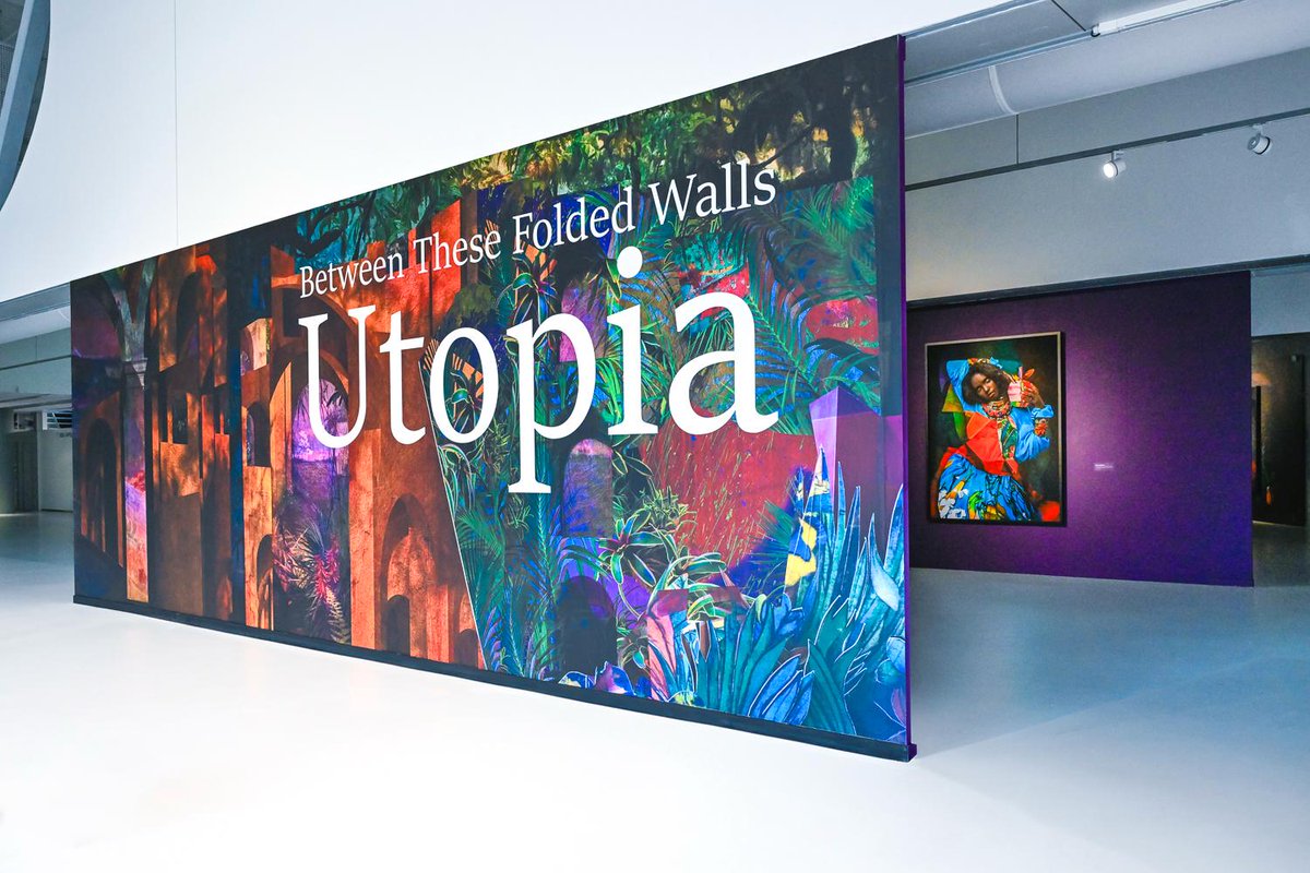 Met een welkom van CODA directeur <a href="/carinreinders/">Carin Reinders</a> en een interview door @schaapeva met Sarah Cooper en Nina Gorfer is Between These Folded Walls, Utopia geopend. Visueel en inhoudelijk een indrukwekkende tentoonstelling over durven dromen en migratie. shorturl.at/NWpF4