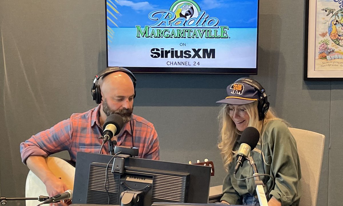 JDSpradlin's tweet image. Hey #ParrotHeads-Programing Note!
We will be rebroadcasting the @DrewHolcomb &amp;amp; @EllieHolcomb interview from last week's @RadioMville @MargHotelNash visit!
Pregame @ 4pm (KWT) @Margaritaville

o0 #BubblesUp o0º
~ @JimmyBuffett ~
Cheers &amp;amp; Fins Up!!!
~~~º0o~~/)~/)~~~
@SiriusXM~#Ch24