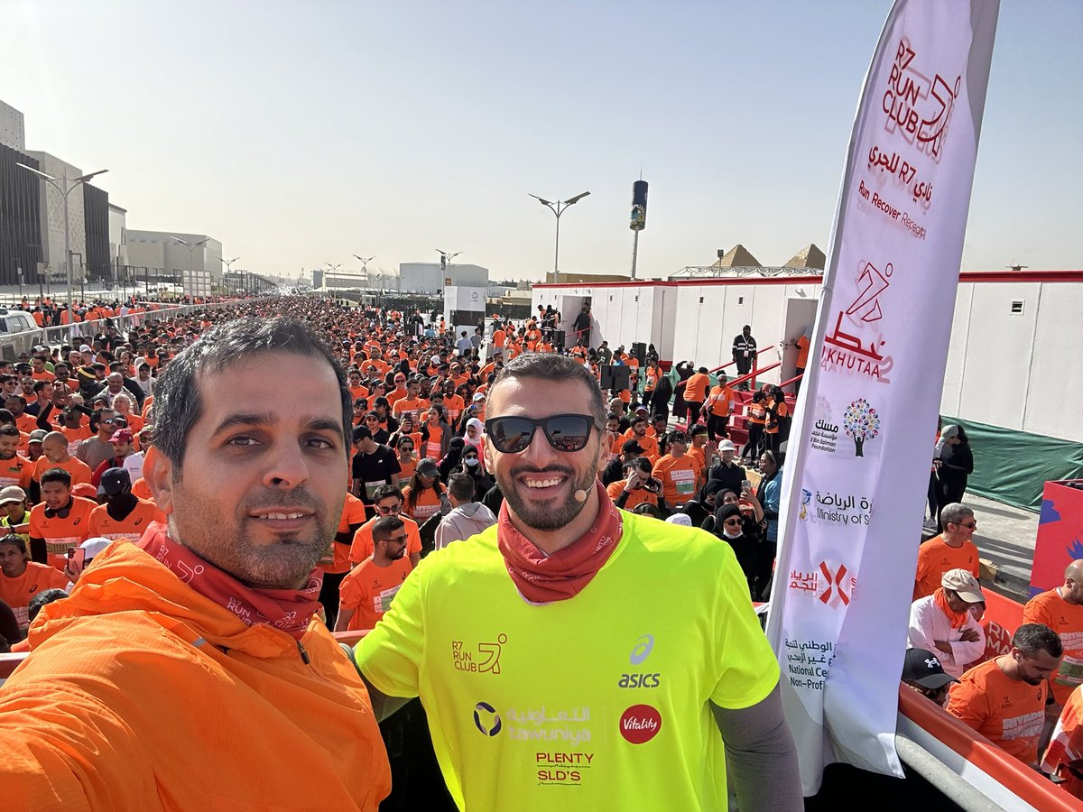 نسعد باننا ساهمنا في المشاركة في تنظيم ماراثون الرياض عبر المشاركة في تمارين الإحماء لمتسابقي مسار ٢١ كم حيث قاد التمارين الكابتن علي الحضيف <a href="/KhutaaOrg/">جمعية خطى الاهلية</a>