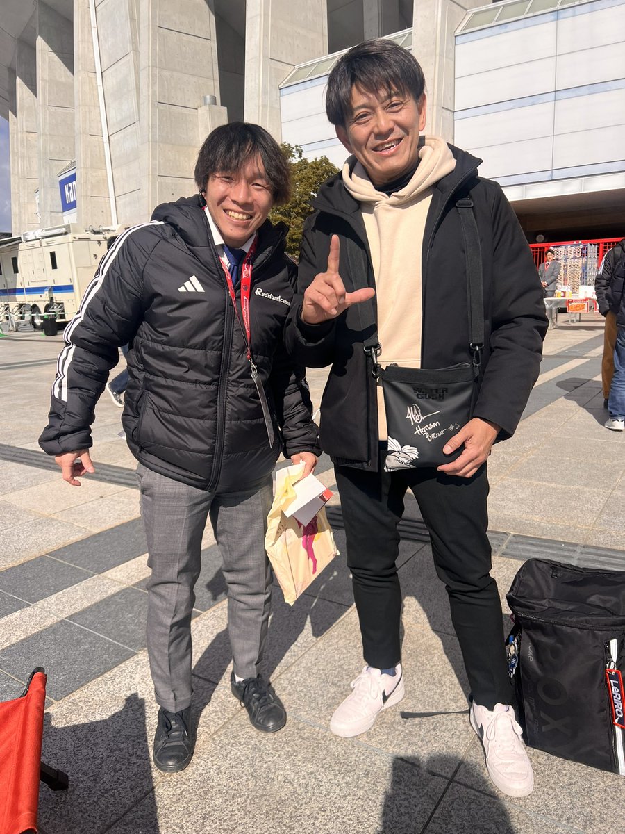 約6年ぶりのレッハリ戦🏉
レッハリ🆚キューデンいい試合でした🏉ラストワンプレーでキューデン決勝トライ🏉大阪のラグ友さん(ルリーロファン)に会えて楽しい一日でした😊一平にも久しぶりに会えてよかった
リクルーター一平頑張ってね📣
#レッドハリケーンズ大阪　 #秦一平 
#九電ヴォルテクス