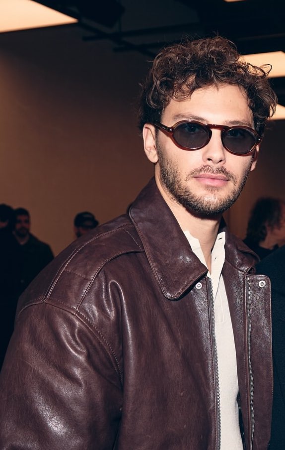 LIKE HOW DOES ONE LOOK THIS GOOD