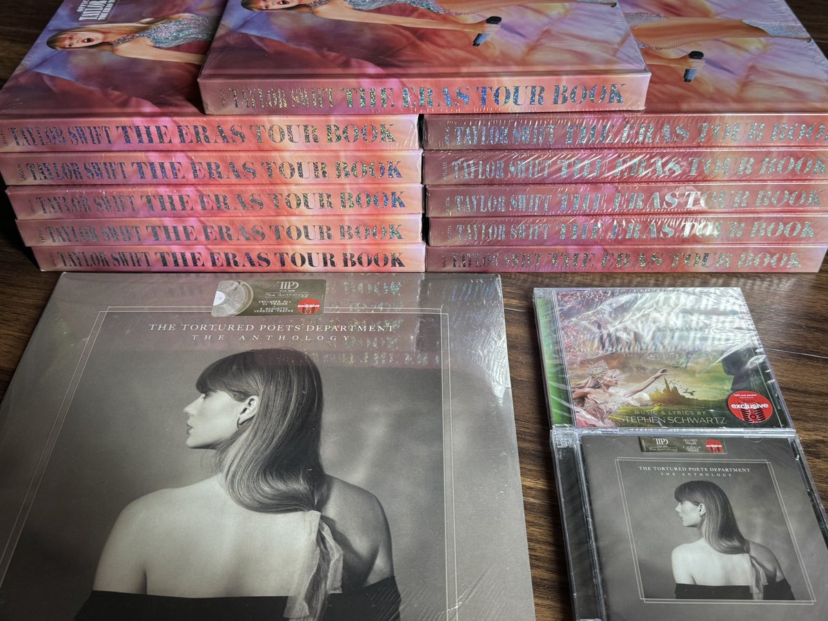 rcdvillage's tweet photo. Tour Book เข้ามาเพิ่มครบทุกออเดอร์ที่จองแล้วนะครับ พรุ่งนี้จั��ส่ง ขอบคุณทุกออเดอร์มากๆเลยครับ🥰 #updaterecordvillage https://t.co/QTlu5ygut4