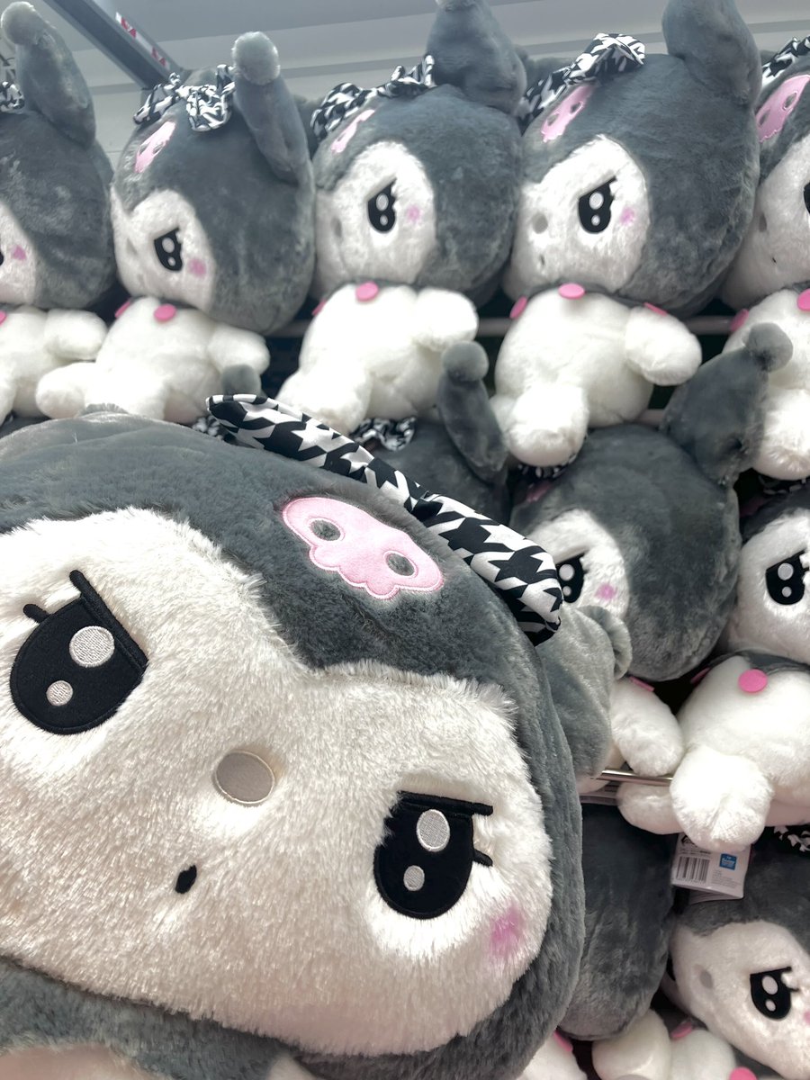 魅力的な涙ぼくろと 千鳥格子柄リボンを付けた GIRLY CHICデザインの