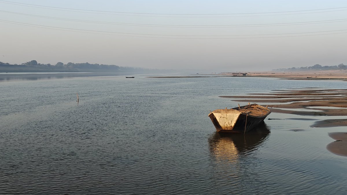 iamVivekCShukla's tweet image. Bank of Yamuna just a couple of miles before #Mahakumbh convergence 
#MahaKumbh2025